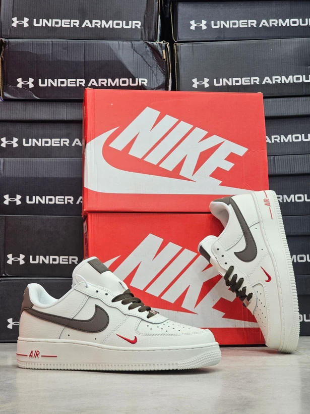 کتونی مردانه نایک ایرفورس رنگ سفید کلاسیک مسترکوالیتی درجه ۱/Nike Air force/ساخت ویتنام وارداتی/ رویه چرم سایز ۴۰_۴۱_۴۲_۴۳_۴۴_۴۵/سفید کلاسیک/فروش تکی و عمده/ضمانت کیفیت کالا