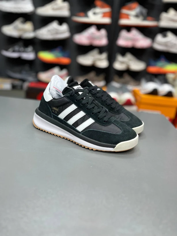 کتونی مسترکوالیتی آدیداس مدلAdidas sl 72 vietnamساخت ویتنام وارداتی سایز ۴۰ الی ۴۵ضمانت کیفیت کالا فروش تکی و عمده