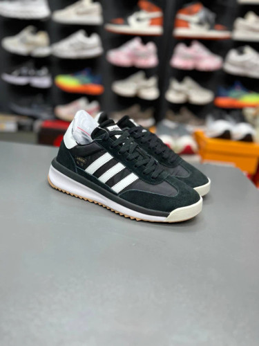 کتونی مسترکوالیتی آدیداس مدلAdidas sl 72 vietnamساخت ویتنام وارداتی سایز ۴۰ الی ۴۵ضمانت کیفیت کالا فروش تکی و عمده