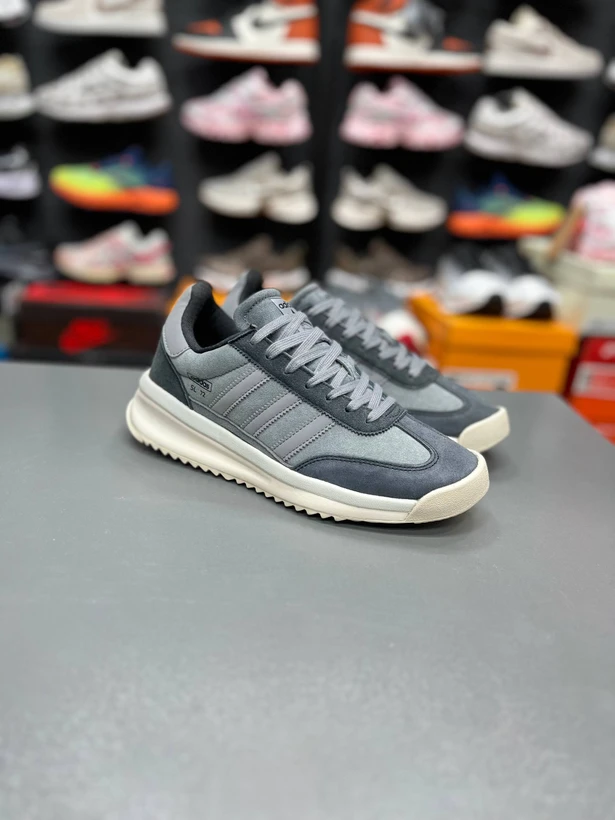 کتونی مسترکوالیتی آدیداس مدلAdidas sl 72 vietnamساخت ویتنام وارداتی سایز ۴۰ الی ۴۵ضمانت کیفیت کالا فروش تکی و عمده