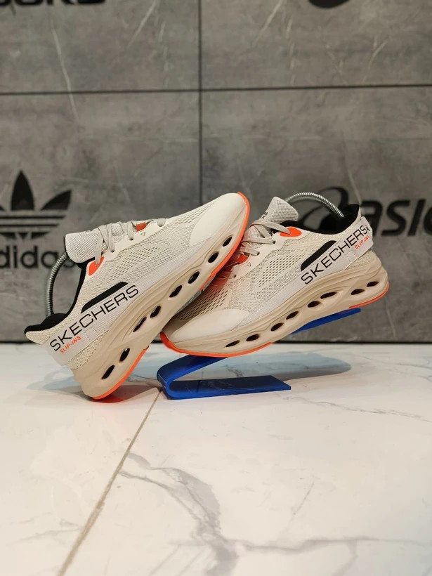 کتونی ویتنامی اسکیچرز مکس کوشنینگ اسلیپ اینز Skechers Skechers Max Cushioning Slip_Ins سایز ۴۰الی ۴۵ بالاترین کیفیت مسترکوالیتی A درجه ۱/ضمانت اصالت کالا/فروش تکی و عمده