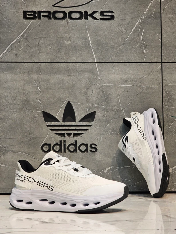 کتونی ویتنامی اسکیچرز مکس کوشنینگ اسلیپ اینز Skechers Skechers Max Cushioning Slip_Ins سایز ۴۰الی ۴۵ بالاترین کیفیت مسترکوالیتی A درجه ۱/ضمانت اصالت کالا/فروش تکی و عمده