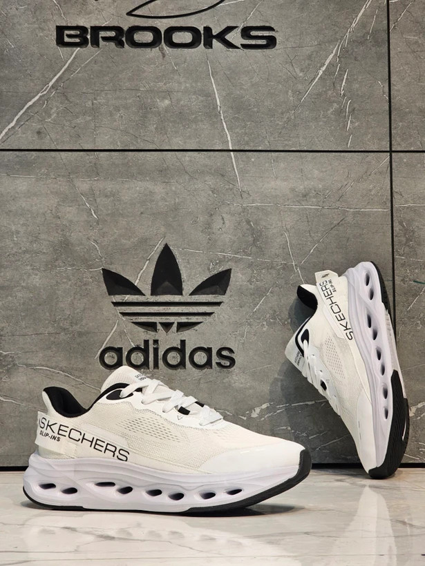 کتونی ویتنامی اسکیچرز مکس کوشنینگ اسلیپ اینز Skechers Skechers Max Cushioning Slip_Ins سایز ۴۰الی ۴۵ بالاترین کیفیت مسترکوالیتی A درجه ۱/ضمانت اصالت کالا/فروش تکی و عمده