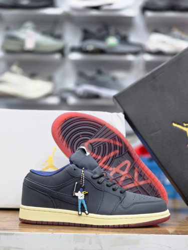 کتونی مسترکوالیتی نایک ایر جردن وان Nike Air Jordan 1 Low وارداتی ساخت ویتنام سایز ۴۰ الی ۴۵فروش تکی و عمده/ضمانت کیفیت کالا