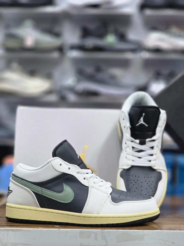 کتونی مسترکوالیتی نایک ایر جردن وان Nike Air Jordan 1 Low وارداتی ساخت ویتنام سایز ۴۰ الی ۴۵فروش تکی و عمده/ضمانت کیفیت کالا