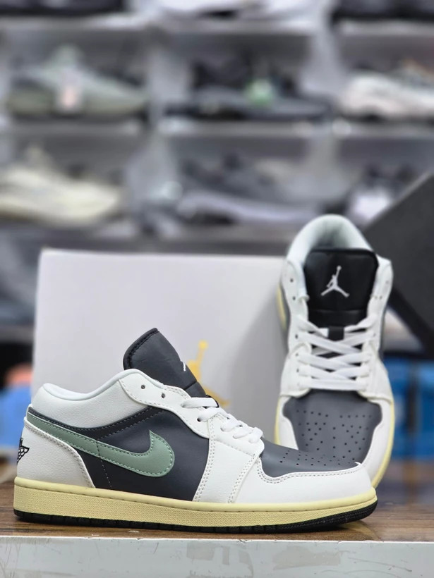 کتونی مسترکوالیتی نایک ایر جردن وان Nike Air Jordan 1 Low وارداتی ساخت ویتنام سایز ۴۰ الی ۴۵فروش تکی و عمده/ضمانت کیفیت کالا