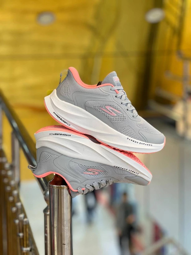 کتونی اسکیچرز هایپر برست skechers Hyper Burst ساخت ویتنام وارداتی سایز ۳۷ الی ۴۰ فروش تکی و عمده ضمانت کیفیت کالا