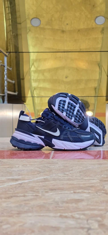 کتونی ست زنانه و مردانه نایک Nike v۲k Run مسترکوالیتی درجه ۱/ساخت ویتنام وارداتی/سایز۳۷الی ۴۰/باجعبه بارکد دار/ضمانت کیفیت کالا