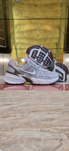 کتونی ست زنانه و مردانه نایک Nike v۲k Run مسترکوالیتی درجه ۱/ساخت ویتنام وارداتی/سایز۳۷الی ۴۰/باجعبه بارکد دار/ضمانت کیفیت کالا