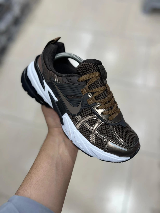 کتونی ست زنانه و مردانه نایک Nike v۲k Run مسترکوالیتی درجه ۱/ساخت ویتنام وارداتی/سایز۳۷الی ۴۰/باجعبه بارکد دار/ضمانت کیفیت کالا