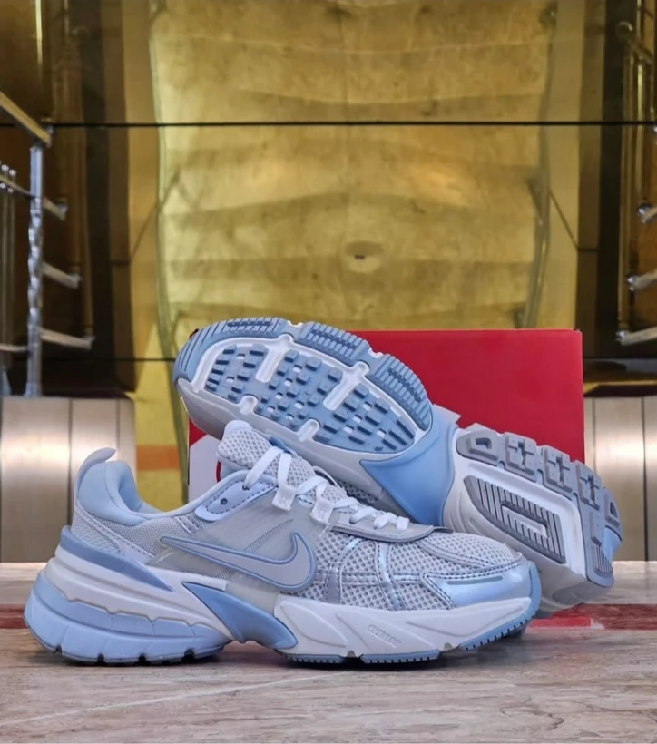 کتونی ست زنانه و مردانه نایک Nike v۲k Run مسترکوالیتی درجه ۱/ساخت ویتنام وارداتی/سایز۳۷الی ۴۰/باجعبه بارکد دار/ضمانت کیفیت کالا