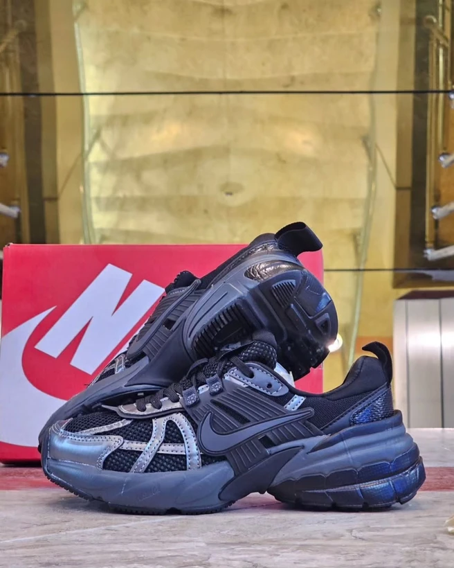 کتونی ست زنانه و مردانه نایک Nike v۲k Run مسترکوالیتی درجه ۱/ساخت ویتنام وارداتی/سایز۳۷الی ۴۰/باجعبه بارکد دار/ضمانت کیفیت کالا