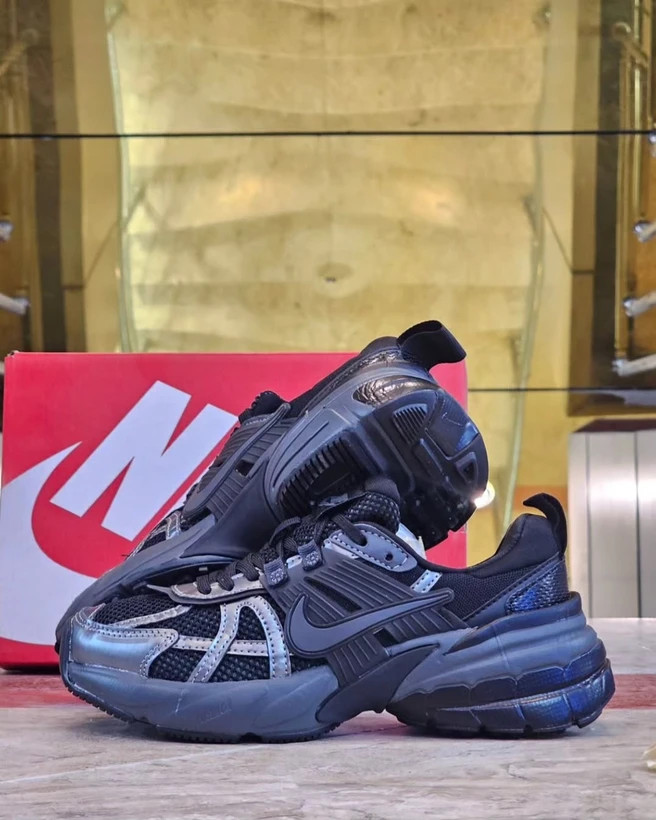 کتونی ست زنانه و مردانه نایک Nike v۲k Run مسترکوالیتی درجه ۱/ساخت ویتنام وارداتی/سایز۳۷الی ۴۰/باجعبه بارکد دار/ضمانت کیفیت کالا