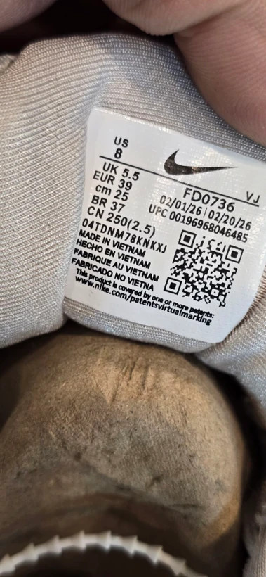 کتونی ست زنانه و مردانه نایک Nike v۲k Run مسترکوالیتی درجه ۱/ساخت ویتنام وارداتی/سایز۳۷الی ۴۰/باجعبه بارکد دار/ضمانت کیفیت کالا