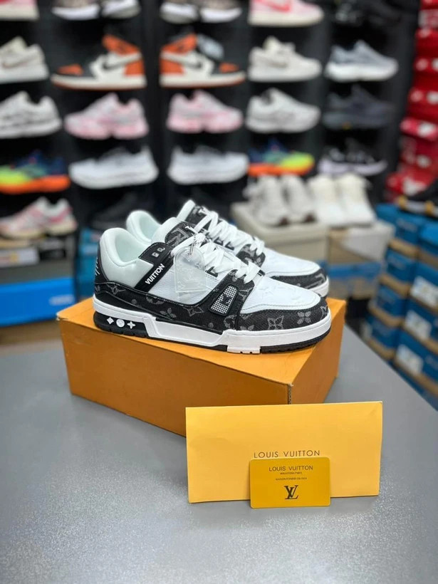 کتونی لویی ویتون الوی ترینرلو مسترکوالیتیLouis Vuitton LV Trainer Low ساخت ویتنام وارداتی سایز۴۰ الی ۴۵فروش تکی و عمده ضمانت کیفیت کالا