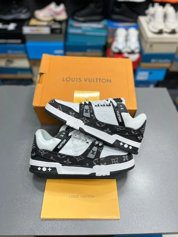 کتونی لویی ویتون ال‌وی ترینرلو مسترکوالیتیLouis Vuitton LV Trainer Low ساخت ویتنام وارداتی سایز۴۰ الی ۴۵فروش تکی و عمده ضمانت کیفیت کالا