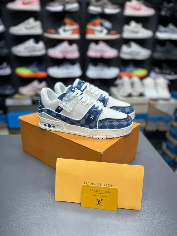 کتونی لویی ویتون الوی ترینرلو مسترکوالیتیLouis Vuitton LV Trainer Low ساخت ویتنام وارداتی سایز۴۰ الی ۴۵فروش تکی و عمده ضمانت کیفیت کالا