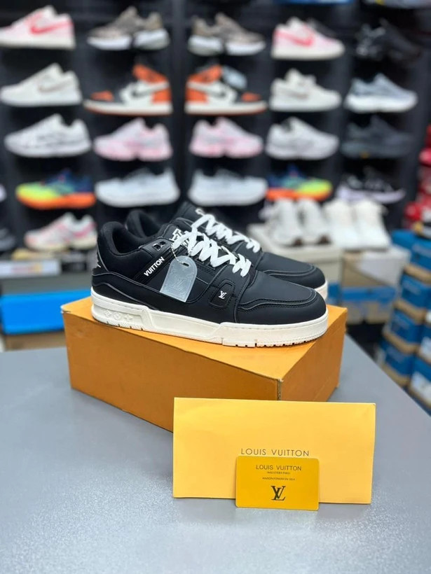 کتونی لویی ویتون الوی ترینرلو مسترکوالیتیLouis Vuitton LV Trainer Low ساخت ویتنام وارداتی سایز۴۰ الی ۴۵فروش تکی و عمده ضمانت کیفیت کالا