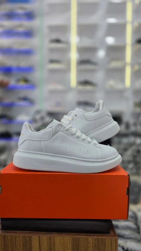 کتونی اسپرت الکساندر مک کوئین Alexander McQueen Sneakers ساخت ویتنام وارداتی سایز۴۰ الی ۴۵فروش تکی و عمده ضمانت کیفیت کالا