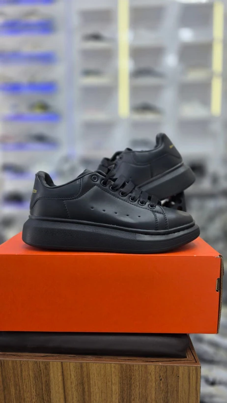 کتونی اسپرت الکساندر مک کوئین Alexander McQueen Sneakers ساخت ویتنام وارداتی سایز۴۰ الی ۴۵فروش تکی و عمده ضمانت کیفیت کالا