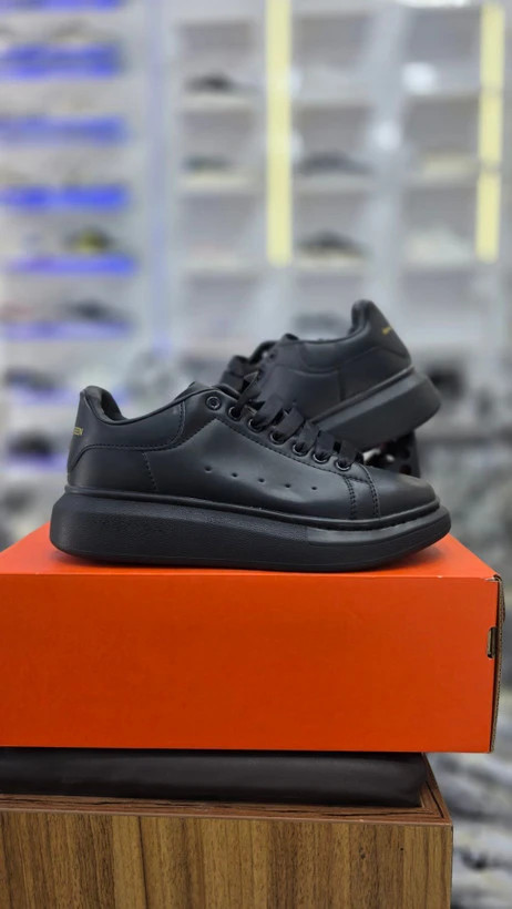 کتونی اسپرت الکساندر مک کوئین Alexander McQueen Sneakers ساخت ویتنام وارداتی سایز۴۰ الی ۴۵فروش تکی و عمده ضمانت کیفیت کالا