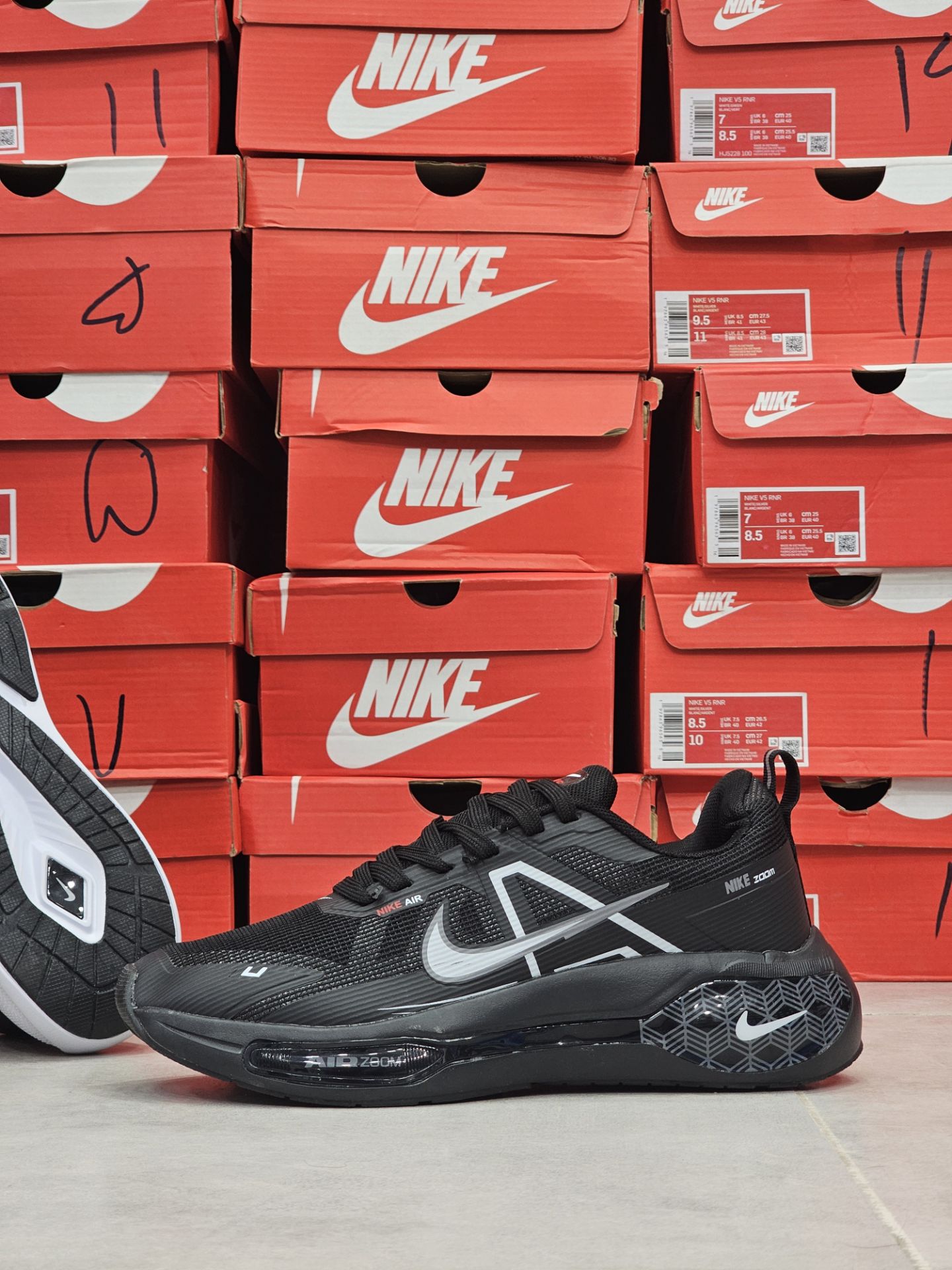 کتونی نایک ایر زوم وینفلو ۲ ۲ Nike Air Zoom Winflo ساخت ویتنام وارداتی سایز ۴۰ الی ۴۵ ضمانت کیفیت کالا فروش تکی و عمده