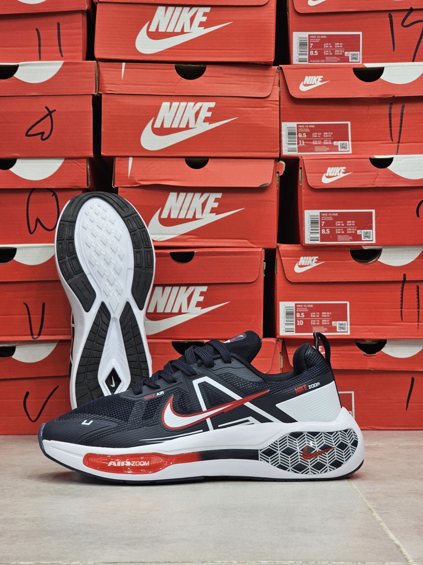 کتونی نایک ایر زوم وینفلو ۲ ۲ Nike Air Zoom Winflo ساخت ویتنام وارداتی سایز ۴۰ الی ۴۵ ضمانت کیفیت کالا فروش تکی و عمده