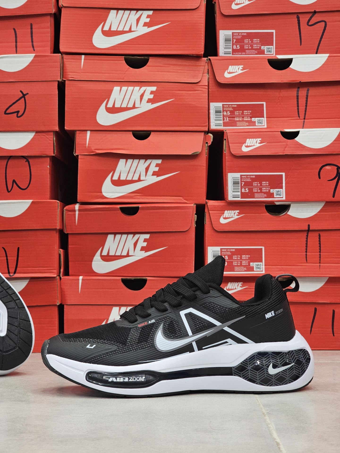 کتونی نایک ایر زوم وینفلو ۲ ۲ Nike Air Zoom Winflo ساخت ویتنام وارداتی سایز ۴۰ الی ۴۵ ضمانت کیفیت کالا فروش تکی و عمده