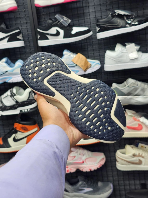 کتونی نایک زوم ایکس اینوینسیبل ران3 /Nike ZoomX Invincible Run 3 ساخت ویتنام وارداتی سایز ۴۰ الی۴۵ فروش تکی وعمده/ضمانت کیفیت کالا
