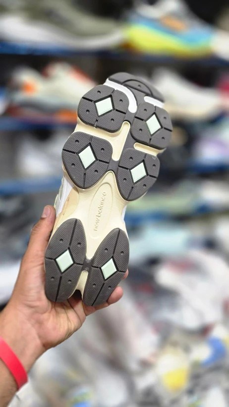 کتونی مردانه نیوبالانس ۹۰۶۰ مسترکوالیتی A پیاده رویی و رانینگ/ Newbalance 9060/ ساخت ویتنام وارداتی / سایز ۴۰الی ۴۵ فروش تک و عمده ضمانت اصالت کالا کیفیت مسترکوالیتی درجه ۱