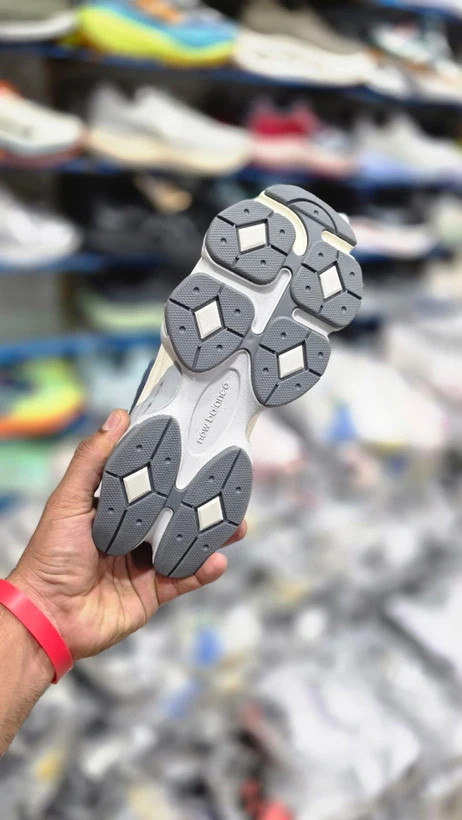 کتونی مردانه نیوبالانس ۹۰۶۰ مسترکوالیتی A پیاده رویی و رانینگ/ Newbalance 9060/ ساخت ویتنام وارداتی / سایز ۴۰الی ۴۵ فروش تک و عمده ضمانت اصالت کالا کیفیت مسترکوالیتی درجه ۱