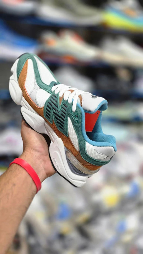 کتونی مردانه نیوبالانس ۹۰۶۰ مسترکوالیتی A پیاده رویی و رانینگ/ Newbalance 9060/ ساخت ویتنام وارداتی / سایز ۴۰الی ۴۵ فروش تک و عمده ضمانت اصالت کالا کیفیت مسترکوالیتی درجه ۱