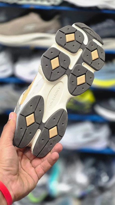 کتونی مردانه نیوبالانس ۹۰۶۰ مسترکوالیتی A پیاده رویی و رانینگ/ Newbalance 9060/ ساخت ویتنام وارداتی / سایز ۴۰الی ۴۵ فروش تک و عمده ضمانت اصالت کالا کیفیت مسترکوالیتی درجه ۱