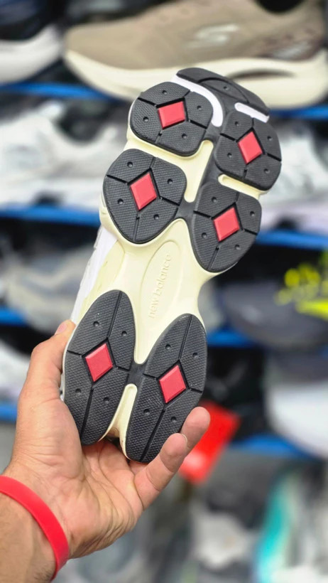 کتونی مردانه نیوبالانس ۹۰۶۰ مسترکوالیتی A پیاده رویی و رانینگ/ Newbalance 9060/ ساخت ویتنام وارداتی / سایز ۴۰الی ۴۵ فروش تک و عمده ضمانت اصالت کالا کیفیت مسترکوالیتی درجه ۱