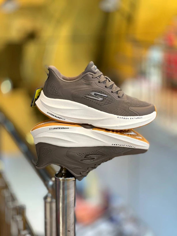کتونی ویتنامی اسکیچرز هایپر برست مسترکوالیتی skechers Hyper Burst ساخت ویتنام وارداتی سایز۴۰ الی ۴۵ فروش تکی و عمده ضمانت کیفیت کالا
