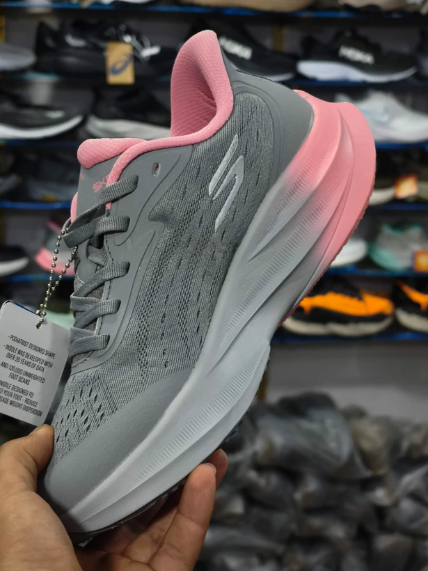 کتونی اسکیچرز هایپربرست کربن مستر کوالیتی/Skechers Hyper Burst Carbon/ساخت ویتنام وارداتی/سایز۳۷ الی ۴۰/فروش تکی و عمده ضمانت کیفیت کالا