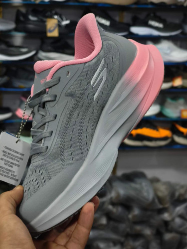 کتونی اسکیچرز هایپربرست کربن مستر کوالیتی/Skechers Hyper Burst Carbon/ساخت ویتنام وارداتی/سایز۳۷ الی ۴۰/فروش تکی و عمده ضمانت کیفیت کالا
