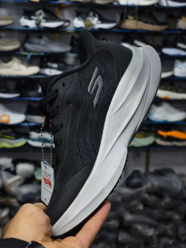 کتونی اسکیچرز هایپربرست کربن مستر کوالیتی/Skechers Hyper Burst Carbon/ساخت ویتنام وارداتی/سایز۳۷ الی ۴۰/فروش تکی و عمده ضمانت کیفیت کالا