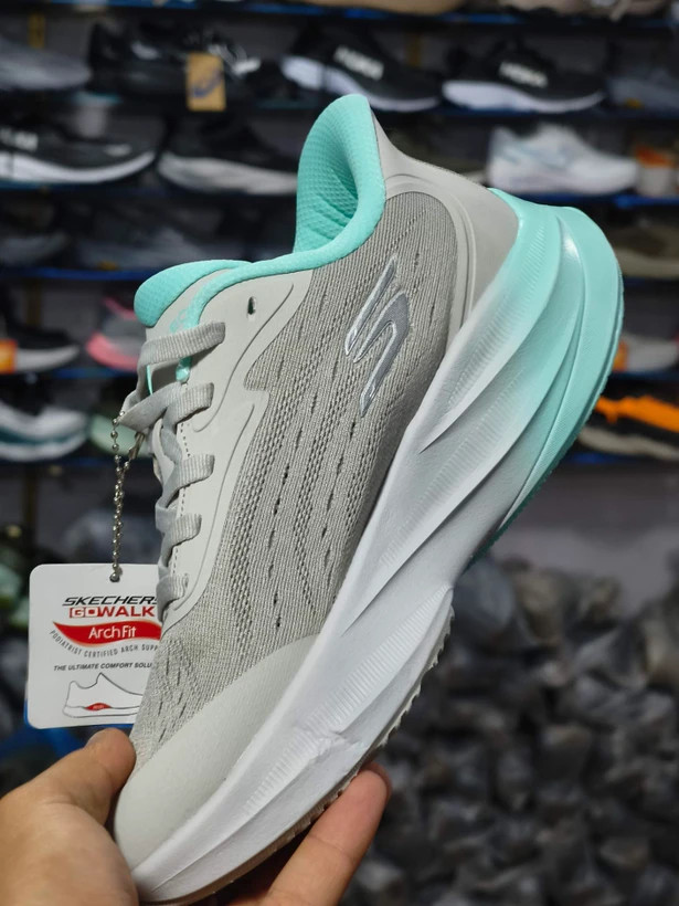 کتونی اسکیچرز هایپربرست کربن مستر کوالیتی/Skechers Hyper Burst Carbon/ساخت ویتنام وارداتی/سایز۳۷ الی ۴۰/فروش تکی و عمده ضمانت کیفیت کالا