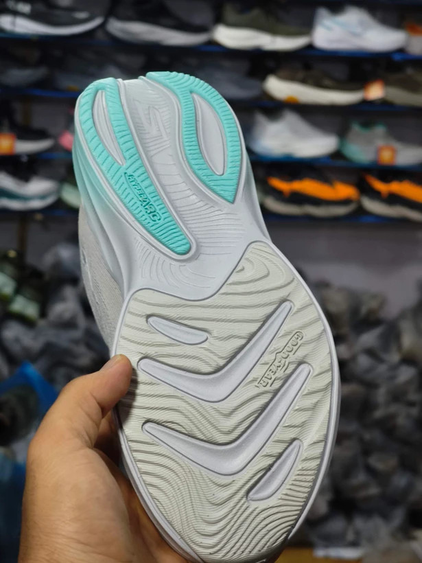 کتونی اسکیچرز هایپربرست کربن مستر کوالیتی/Skechers Hyper Burst Carbon/ساخت ویتنام وارداتی/سایز۳۷ الی ۴۰/فروش تکی و عمده ضمانت کیفیت کالا