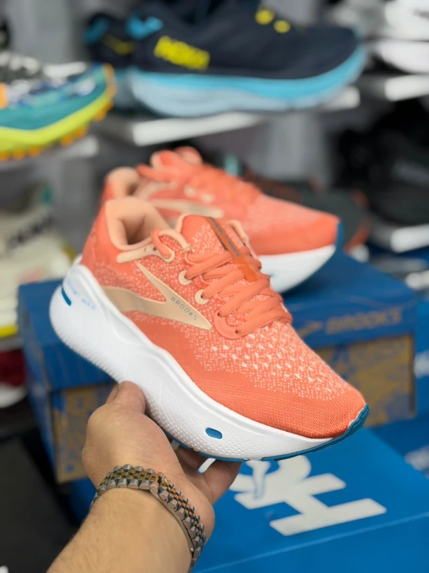 کتونی رانینگ و پیاده روی بروکس گاست مکس/Brooks ghost max/ساخت ویتنام وارداتی/سایز۳۶الی 45/ضمانت اصالت کالا/فروش تکی و عمده
