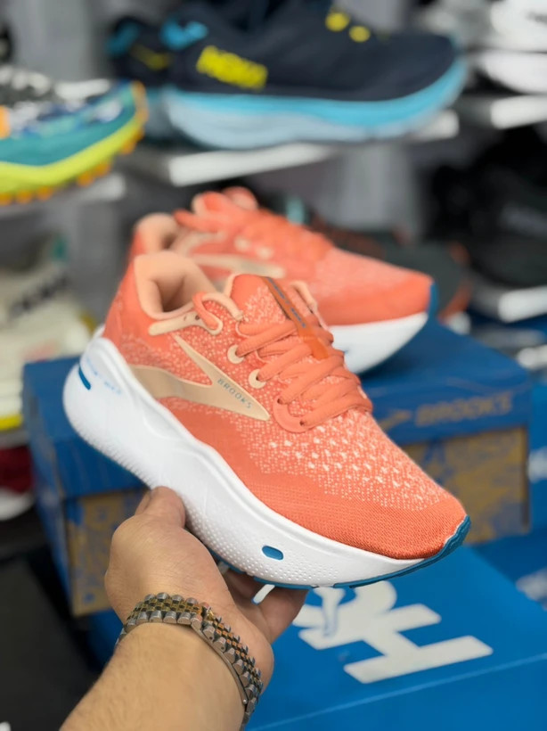 کتونی رانینگ و پیاده روی بروکس گاست مکس/Brooks ghost max/ساخت ویتنام وارداتی/سایز۳۶الی 45/ضمانت اصالت کالا/فروش تکی و عمده