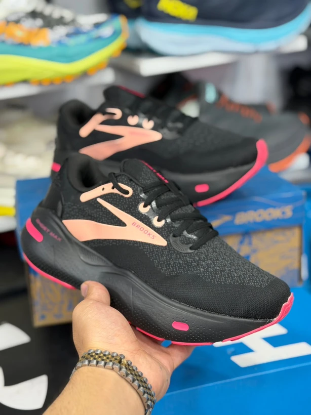 کتونی رانینگ و پیاده روی بروکس گاست مکس/Brooks ghost max/ساخت ویتنام وارداتی/سایز۳۶الی 45/ضمانت اصالت کالا/فروش تکی و عمده