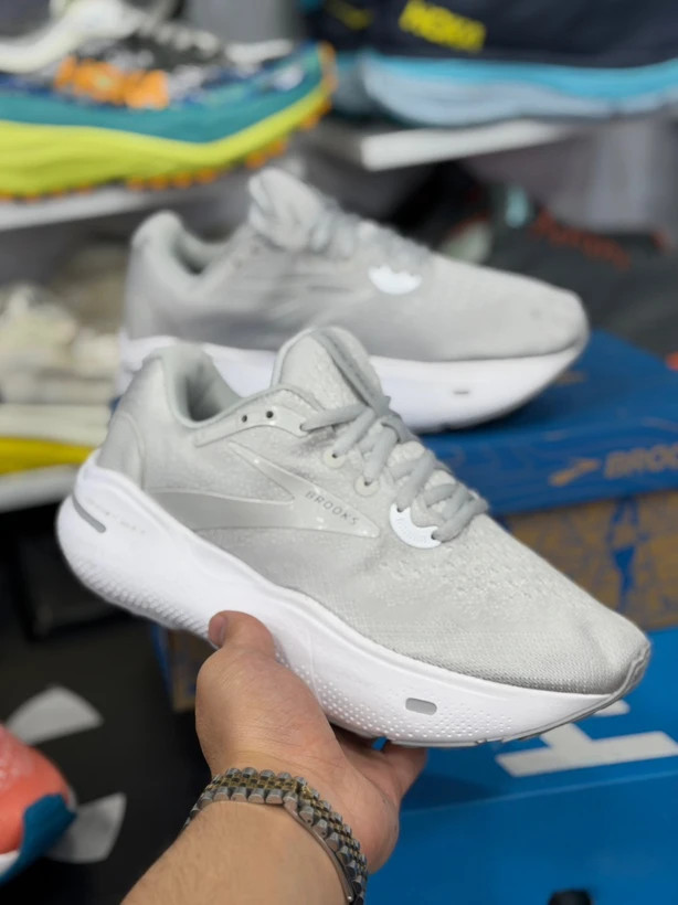 کتونی رانینگ و پیاده روی بروکس گاست مکس/Brooks ghost max/ساخت ویتنام وارداتی/سایز۳۶الی 45/ضمانت اصالت کالا/فروش تکی و عمده