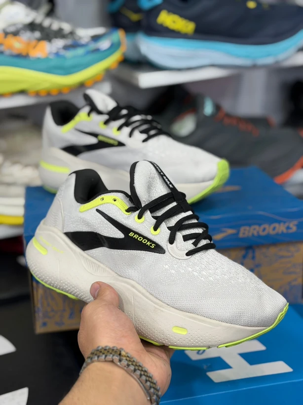 کتونی رانینگ و پیاده روی بروکس گاست مکس/Brooks ghost max/ساخت ویتنام وارداتی/سایز۳۶الی 45/ضمانت اصالت کالا/فروش تکی و عمده
