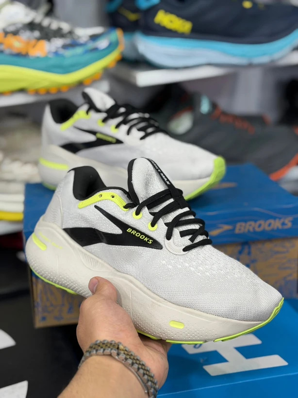 کتونی رانینگ و پیاده روی بروکس گاست مکس/Brooks ghost max/ساخت ویتنام وارداتی/سایز۳۶الی 45/ضمانت اصالت کالا/فروش تکی و عمده