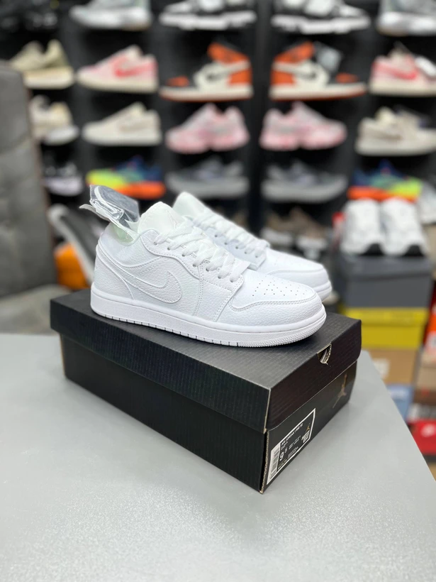 کتونی زنانه و مردانه نایک ایر جردن وان مسترکوالیتی Nike Air Jordan 1 وارداتی ساخت ویتنام سایز ۳۷ الی ۴۵فروش تکی و عمده/ضمانت کیفیت کالا