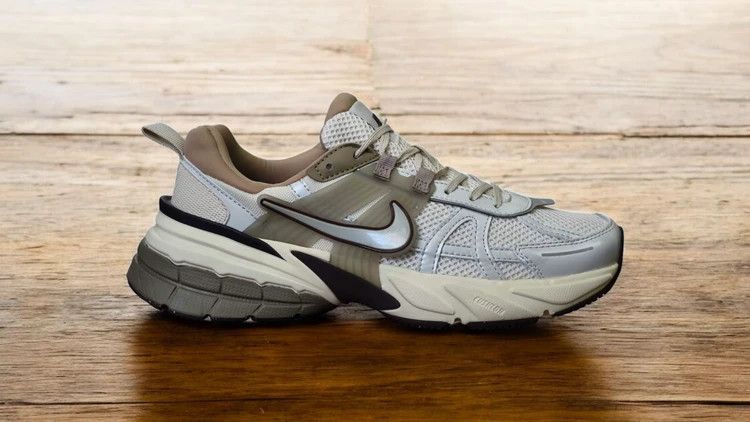 کتونی مسترکوالیتی / نایک وی تو کی / Nike V2k Run /سایز 42 / ساخت ویتنام وارداتی / فروش تکی و عمده / ضمانت کیفیت کالا