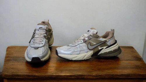 کتونی مسترکوالیتی / نایک وی تو کی / Nike V2k Run /سایز 42 / ساخت ویتنام وارداتی / فروش تکی و عمده / ضمانت کیفیت کالا