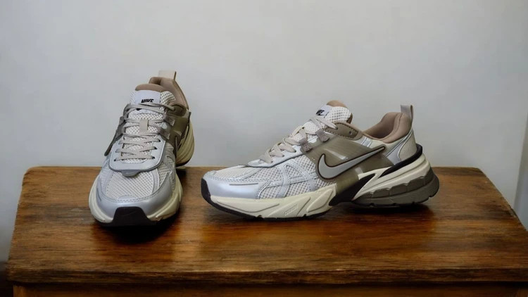 کتونی مسترکوالیتی / نایک وی تو کی / Nike V2k Run /سایز 42 / ساخت ویتنام وارداتی / فروش تکی و عمده / ضمانت کیفیت کالا